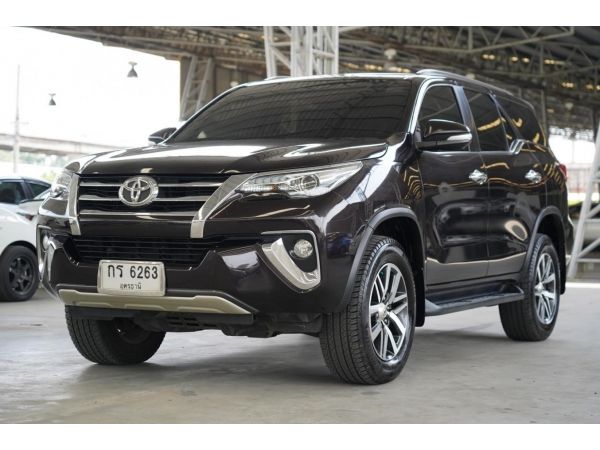 TOYOTA FORTUNER 2.4 V 2WD ปี 2015 A/T สีน้ำตาล